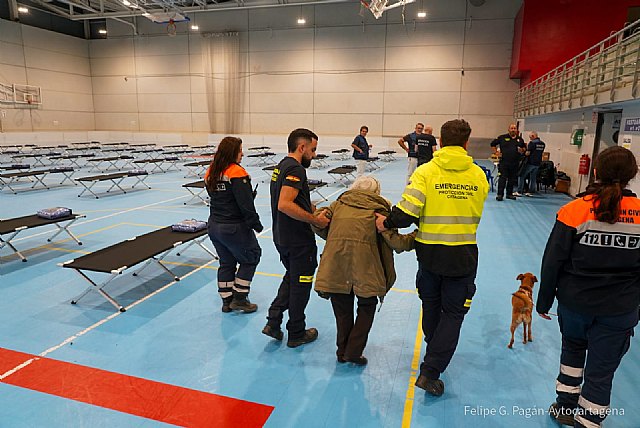 El Ayuntamiento habilita el pabellón Cabezo Beaza como lugar de referencia para acoger a personas desplazadas por la lluvia - 1, Foto 1
