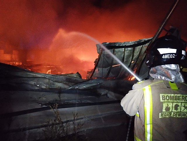 Incendio en una fábrica de calzado en Caravaca de la Cruz - 1, Foto 1