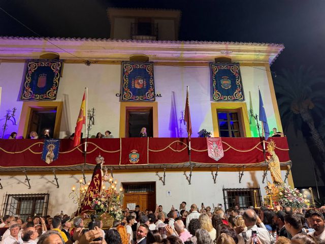 Archena se vuelca con la Fuensanta y le entrega el Escudo de Oro como el abrazo de todos los archeneros - 2, Foto 2