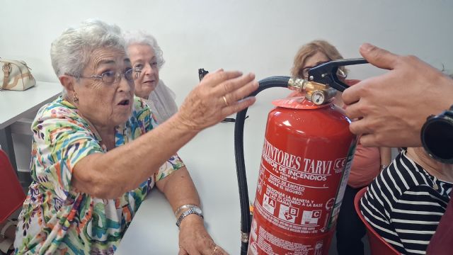 Fundación ITURRI impulsa junto a Cruz Roja y Bomberos por Bomberos una iniciativa de prevención de incendios domésticos para personas mayores en la Región de Murcia - 5, Foto 5