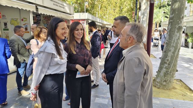 Abre sus puertas la mayor librer�a al aire libre de la Regi�n de Murcia: La Feria Bonica