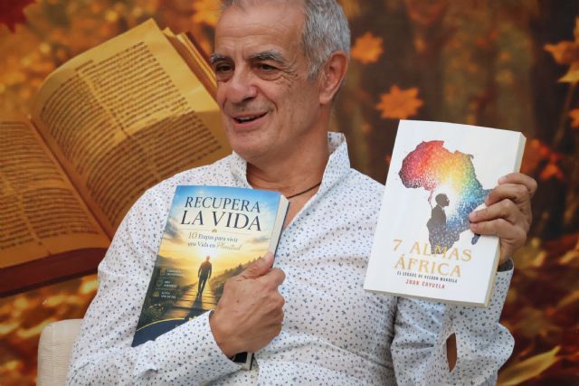 Juan Cayuela y Tomás Guillén acercan sus obras al público en el Otoño literario - 3, Foto 3