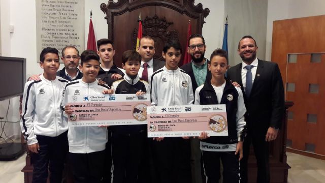 6 jóvenes futbolistas del San Francisco Lorca CD reciben una beca de 500 euros - 1, Foto 1