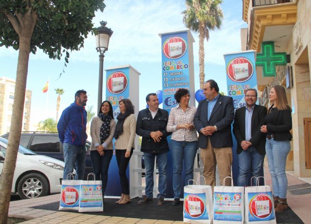 El Ayuntamiento y Aseplu organizan una feria con descuentos de hasta el 60% para fomentar las compras en el pequeño comercio - 1, Foto 1