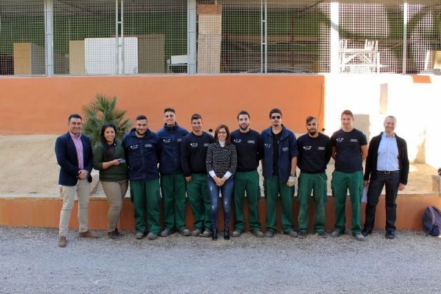 La ADLE ayuda a mas de treinta mayores a obtener su titulo de ESO y contribuye a la mejora de las plazas de Canteras - 1, Foto 1