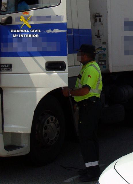 La Guardia Civil intercepta al conductor de un trailer de 40 toneladas conduciendo bajo los efectos de drogas - 3, Foto 3