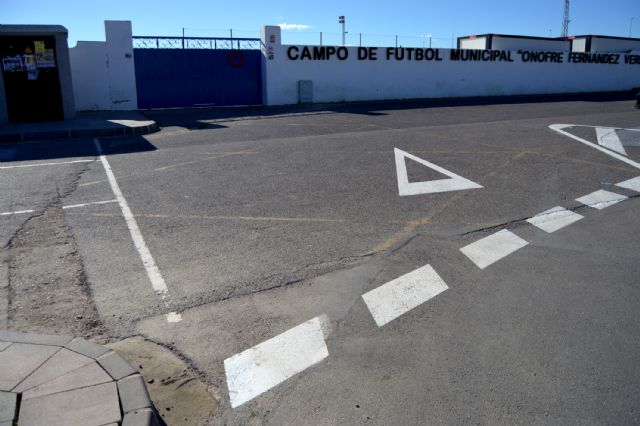 La señalización horizontal de la avenida Reyes Católicos, renovada para reforzar la seguridad vial - 3, Foto 3