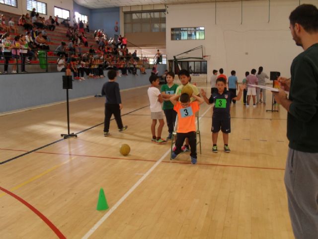 Un total de 80 escolares participaron en la Fase Local de Jugando al atletismo benjamín de Deporte escolar, organizada por la Concejalía de Deportes - 2, Foto 2