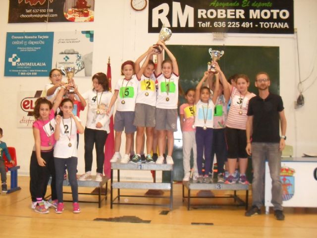 Un total de 80 escolares participaron en la Fase Local de Jugando al atletismo benjamín de Deporte escolar, organizada por la Concejalía de Deportes, Foto 8