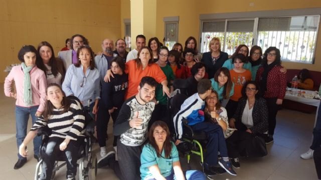 Familia financiará cinco plazas para la atención a personas con discapacidad intelectual en la asociación Dismo de Molina de Segura - 1, Foto 1