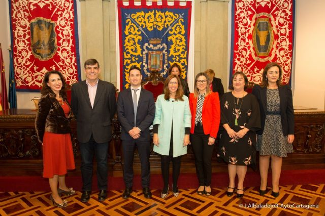 Cinco nuevos funcionarios toman posesion en el Palacio Consistorial - 1, Foto 1