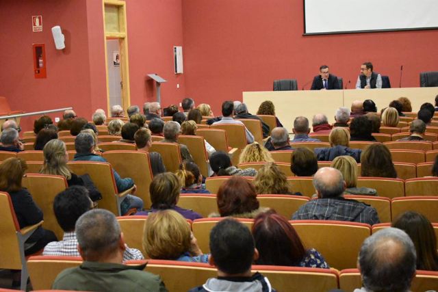 El Delegado del Gobierno entrega a los afectados el informe de Abogacía de Estado - 3, Foto 3