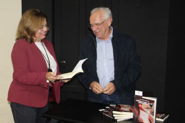 Luis Román Cerralvo presenta  Anecdotario de un rodamundos - 2, Foto 2