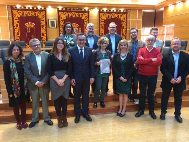 El Ayuntamiento de Molina de Segura recibe la visita de la Ministra de Sanidad, Consumo y Bienestar Social - 2, Foto 2