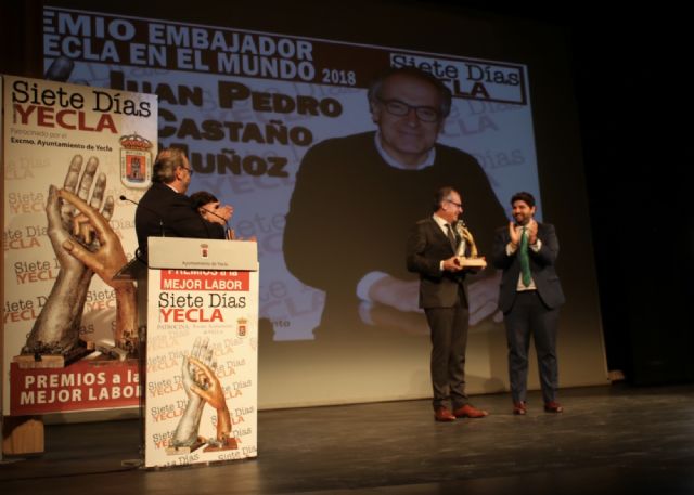 López Miras preside el acto de entrega de los Premios Siete Días, organizados por el periódico Siete Días Yecla - 2, Foto 2