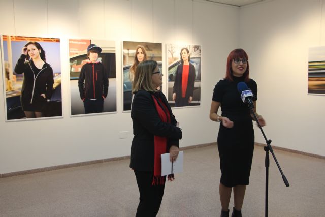 La fotógrafa Mar Sáez expone en San Pedro del Pinatar su serie A los que viajan - 1, Foto 1