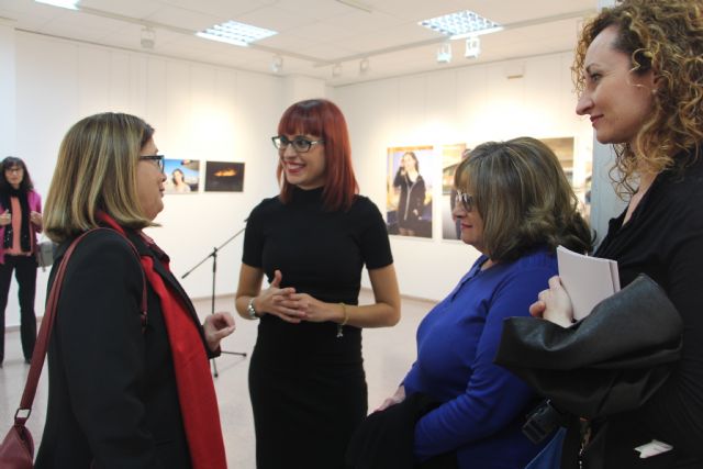 La fotógrafa Mar Sáez expone en San Pedro del Pinatar su serie A los que viajan - 2, Foto 2