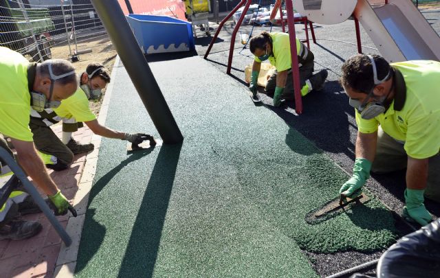 El Ayuntamiento de Murcia instala y sustituye más de 60.000 metros cuadrados de suelo antimpacto - 3, Foto 3