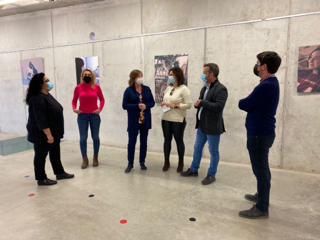 La Exposición “CUIDA-T” realizada por adolescentes víctimas de violencia de género se puede visitar en la Biblioteca de Torre Pacheco - 4, Foto 4
