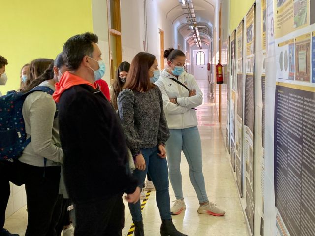 El IES Ibáñez Martín acoge la exposición Historia de los Juegos Olímpicos de Verano: Una Mirada Retrospectiva - 2, Foto 2