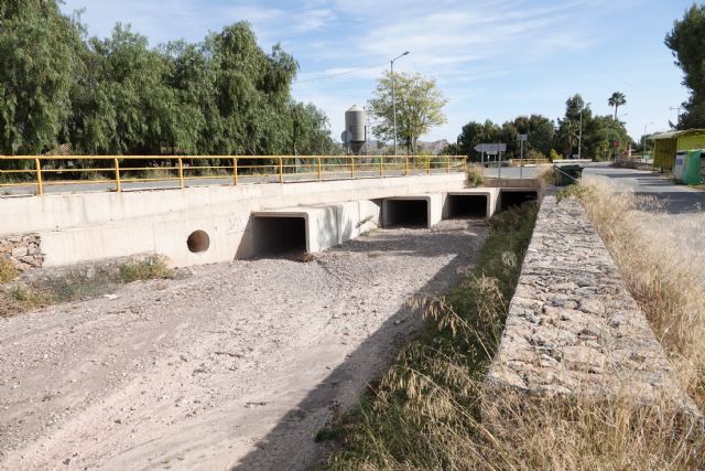 Dos de las ramblas principales que desembocan en el Guadalentín, la Rambla Salada y la de Los 17 Arcos, lo siguen haciendo a través de embudos peligrosos para personas y propiedades - 2, Foto 2
