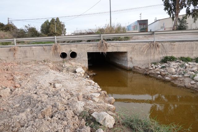 Dos de las ramblas principales que desembocan en el Guadalentín, la Rambla Salada y la de Los 17 Arcos, lo siguen haciendo a través de embudos peligrosos para personas y propiedades - 3, Foto 3