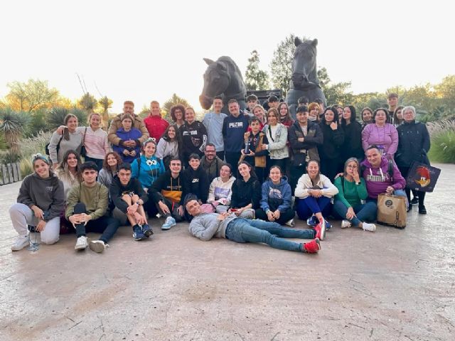 Los jóvenes pinatarenses disfrutan de Halloween en  Portaventura - 1, Foto 1