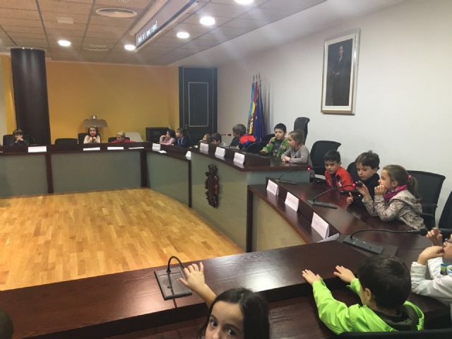 Los alumnos de 2° de Primaria del colegio Virgen de Loreto visitaron el Ayuntamiento - 3, Foto 3