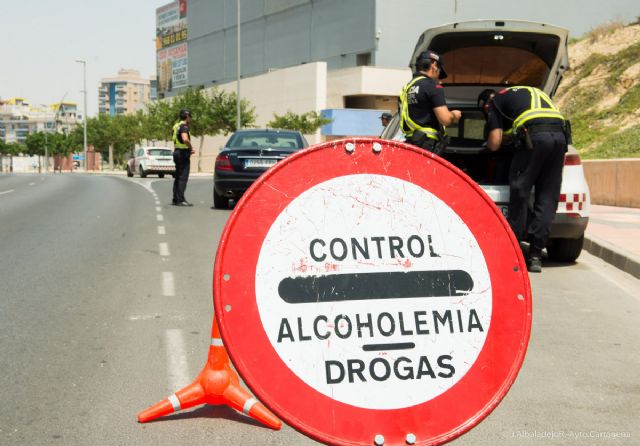 La Policia Local pone en marcha una campaña especial de trafico para detectar el alcohol al volante - 1, Foto 1