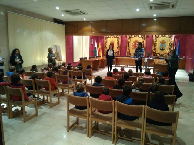 Alumnos de distintos centros educativos conocen las dependencias municipales - 1, Foto 1