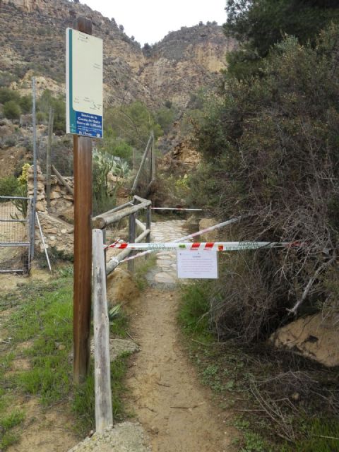Cerrada la senda de El Cenajo a causa de los desprendimientos, Foto 1