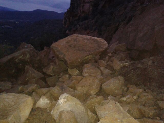 Cerrada la senda de El Cenajo a causa de los desprendimientos, Foto 3