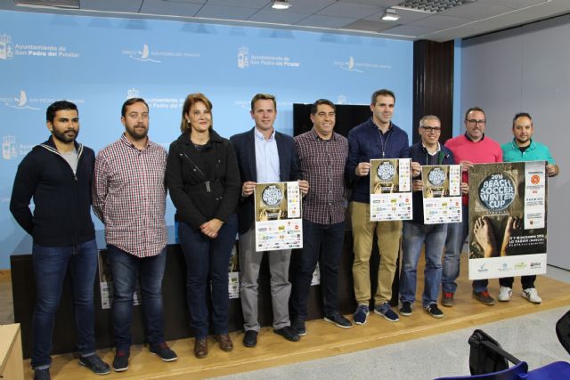 12 equipos compiten en la tercera edición del torneo internacional Beach Soccer Winter Cup - 1, Foto 1