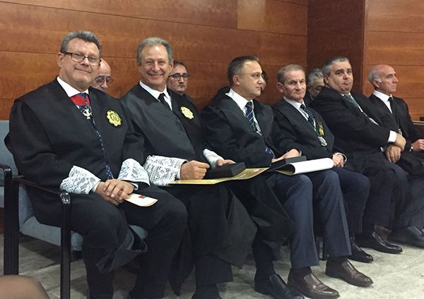El presidente de los graduados sociales de Murcia recibe la medalla de Oro del Colegio de Alicante por su defensa de la profesión - 1, Foto 1