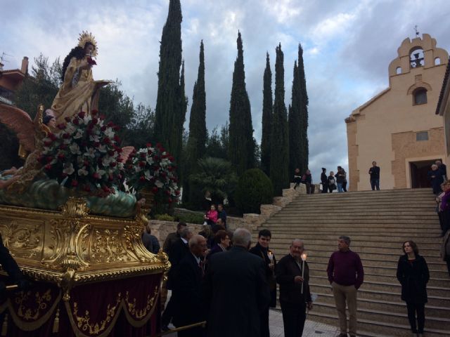 Trasladan la imagen de Santa Eulalia desde la ermita de San Roque hasta la parroquia de Santiago, donde permanecerá hasta el 13 de enero