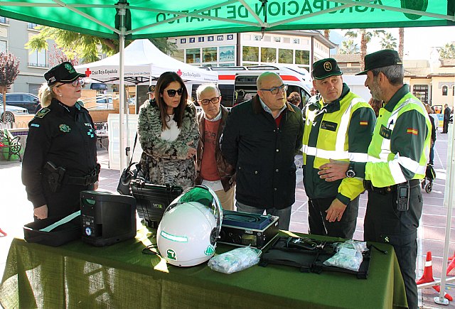Numerosos vecinos acuden a la exhibición de medios con motivo del Día de la Policía - 1, Foto 1