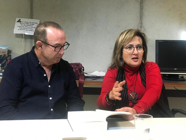 El Club de lectura fácil recibe la visita del escritor e inspector de policía, Juan García Juanin - 2, Foto 2