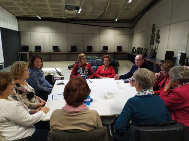 El Club de lectura fácil recibe la visita del escritor e inspector de policía, Juan García Juanin - 5, Foto 5