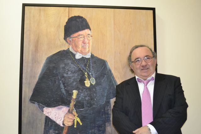 El retrato de José Orihuela ya forma parte de la galería de rectores de la Universidad de Murcia - 1, Foto 1