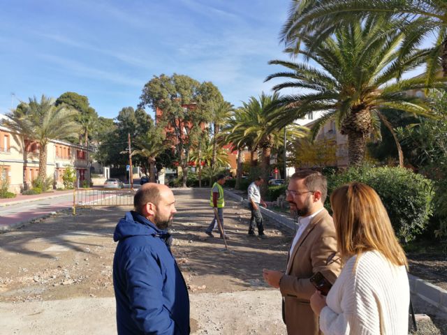 El Ayuntamiento de Lorca inicia las labores de reacondicionamiento del barrio de Alfonso X atendiendo las reivindicaciones y propuestas de sus vecinos - 1, Foto 1