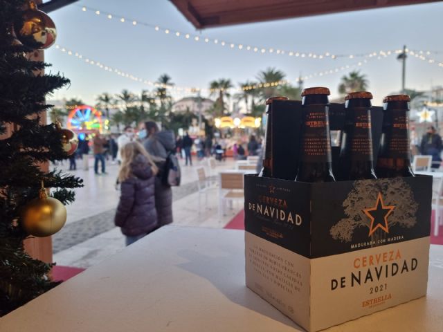 Estrella de Levante vende su Cerveza de Navidad en el Mercadillo del Puerto de Cartagena a beneficio del Asilo de las Hermanitas - 2, Foto 2