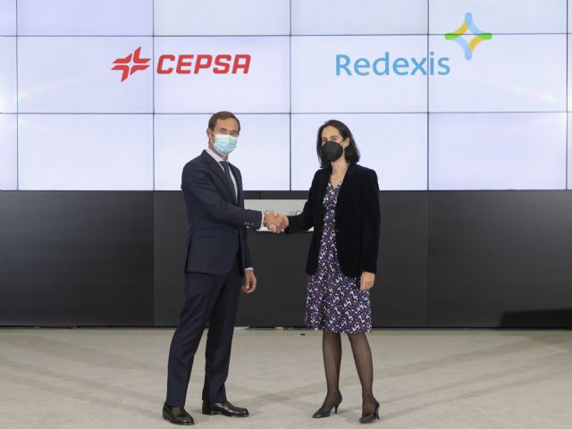 Cepsa y Redexis ponen en marcha la primera red global de energía fotovoltaica en estaciones de servicio de Europa - 2, Foto 2
