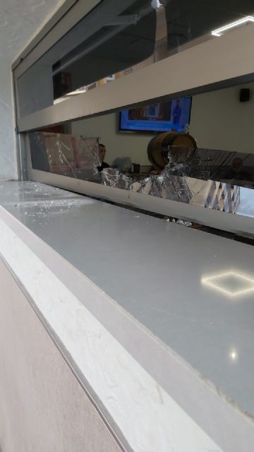 Tres establecimientos hosteleros saqueados, una vivienda robada, un ciudadano brutalmente agredido y un kilómetro de cable sustraído en los últimos días - 1, Foto 1