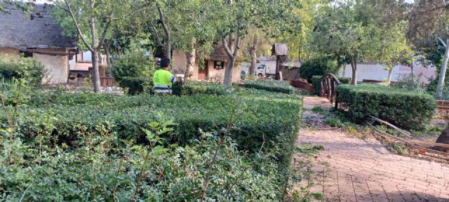 El Ayuntamiento acondiciona las zonas verdes y el lago donde se ubicará el tradicional Belén viviente de El Raal - 3, Foto 3