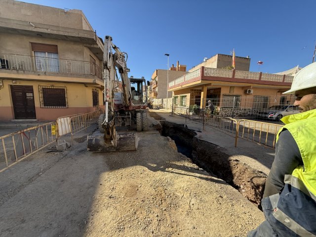 Visitan el avance de las obras de adecuación de los viales en la calle Depósito, en el barrio de San Isidro - 1, Foto 1