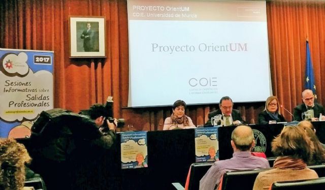 Presentación de las sesiones sobre salidas profesionales de la UMU - 2, Foto 2