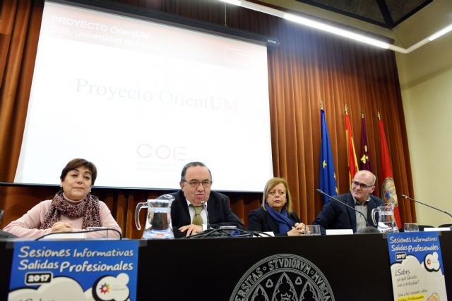 La UMU muestra a los futuros estudiantes las salidas profesionales de sus títulos - 4, Foto 4