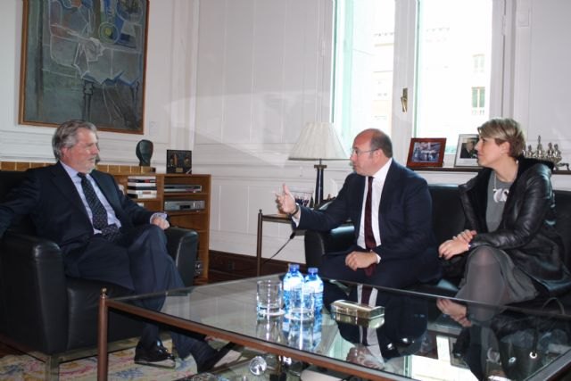 Pedro Antonio Sánchez acuerda con el ministro de Cultura que el Año Jubilar de Caravaca se promocione en las sedes del Instituto Cervantes - 1, Foto 1