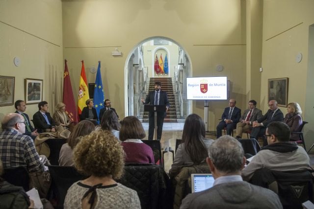 López Miras: Bajaremos el IRPF para recuperar a las clases medias y trasladar el buen comportamiento de la economía a los hogares - 2, Foto 2