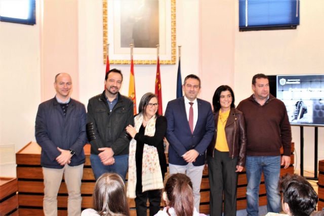 El alcalde recibe a las representaciones de ocho centros, de diferentes países, dentro de uno de los programas Erasmus - 3, Foto 3
